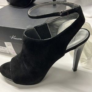 Kenneth Cole Black suede open toed heels